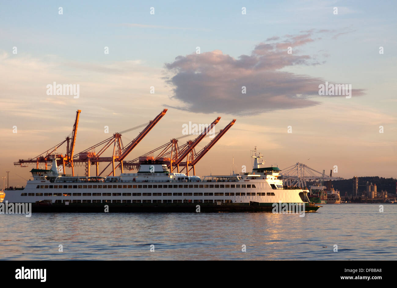 Traghetto di Seattle al tramonto Foto Stock