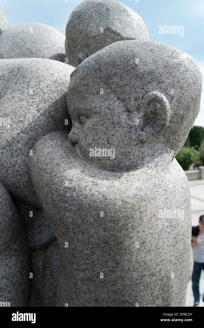 La scultura del bambino piccolo, Vigeland disposizione scultorea, Frogner Park, Oslo, Norvegia Foto Stock