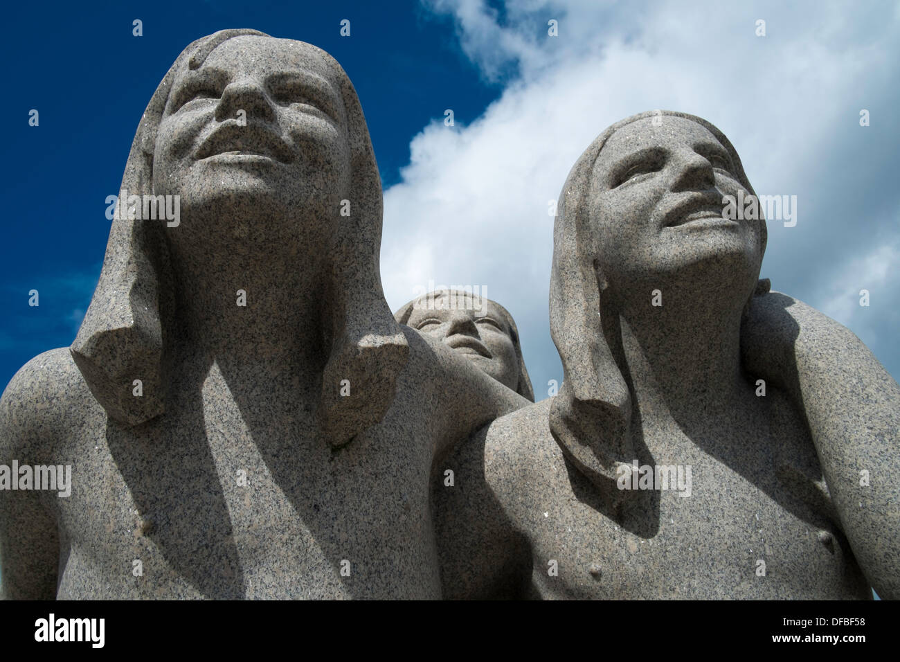 Scultura di tre ragazze sorridenti, Vigeland Sculpture disposizione, Frogner Park, Oslo, Norvegia Foto Stock