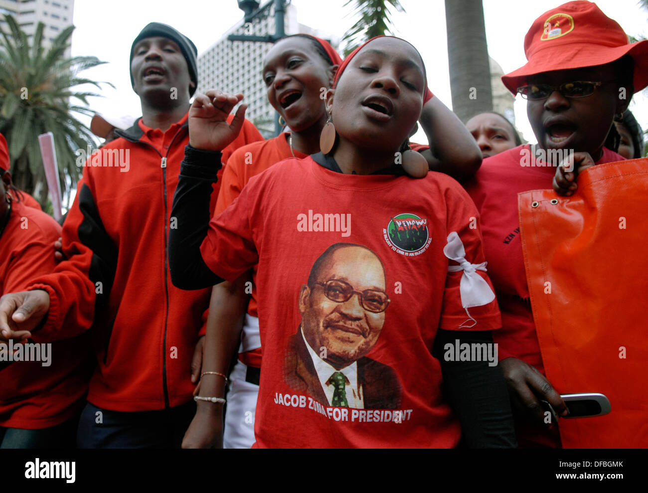 Nel settore pubblico la protesta dei lavoratori mentre marcia a Durban Municipio in segno di protesta per i governi offerta riveduta a 7,25% di aumento di retribuzione Foto Stock