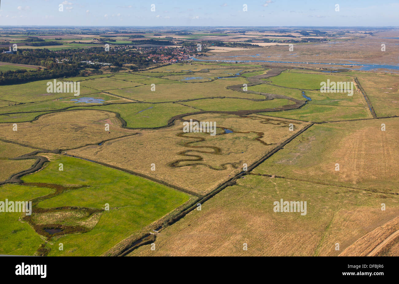 Riprese aeree di salmastra tra Blakeney e Cley NORFOLK REGNO UNITO Ottobre Foto Stock