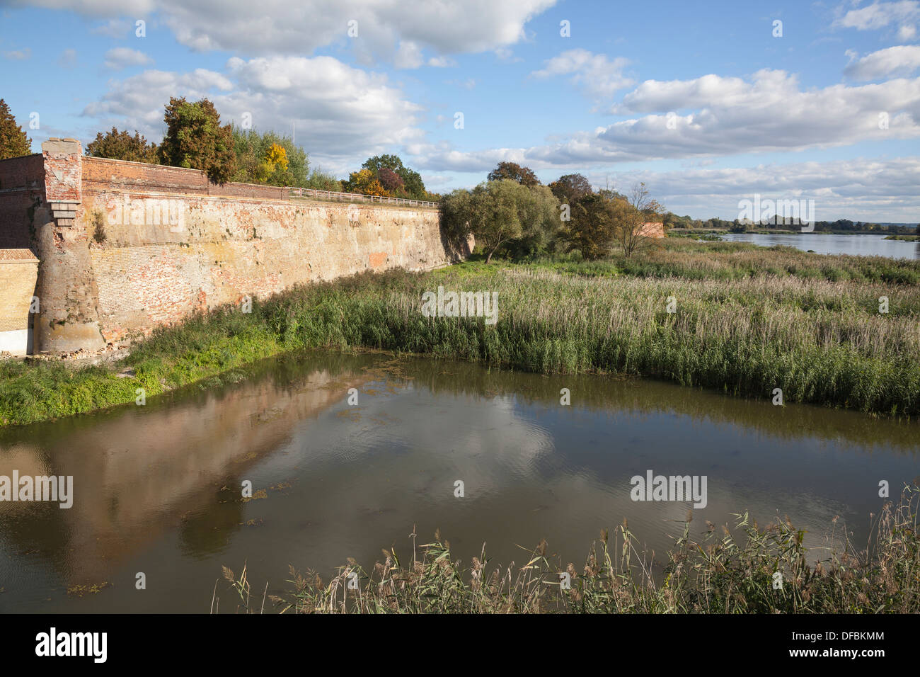 Fiume Oder e Città Vecchia Fortezza, Kostrzyn, Polonia Foto Stock