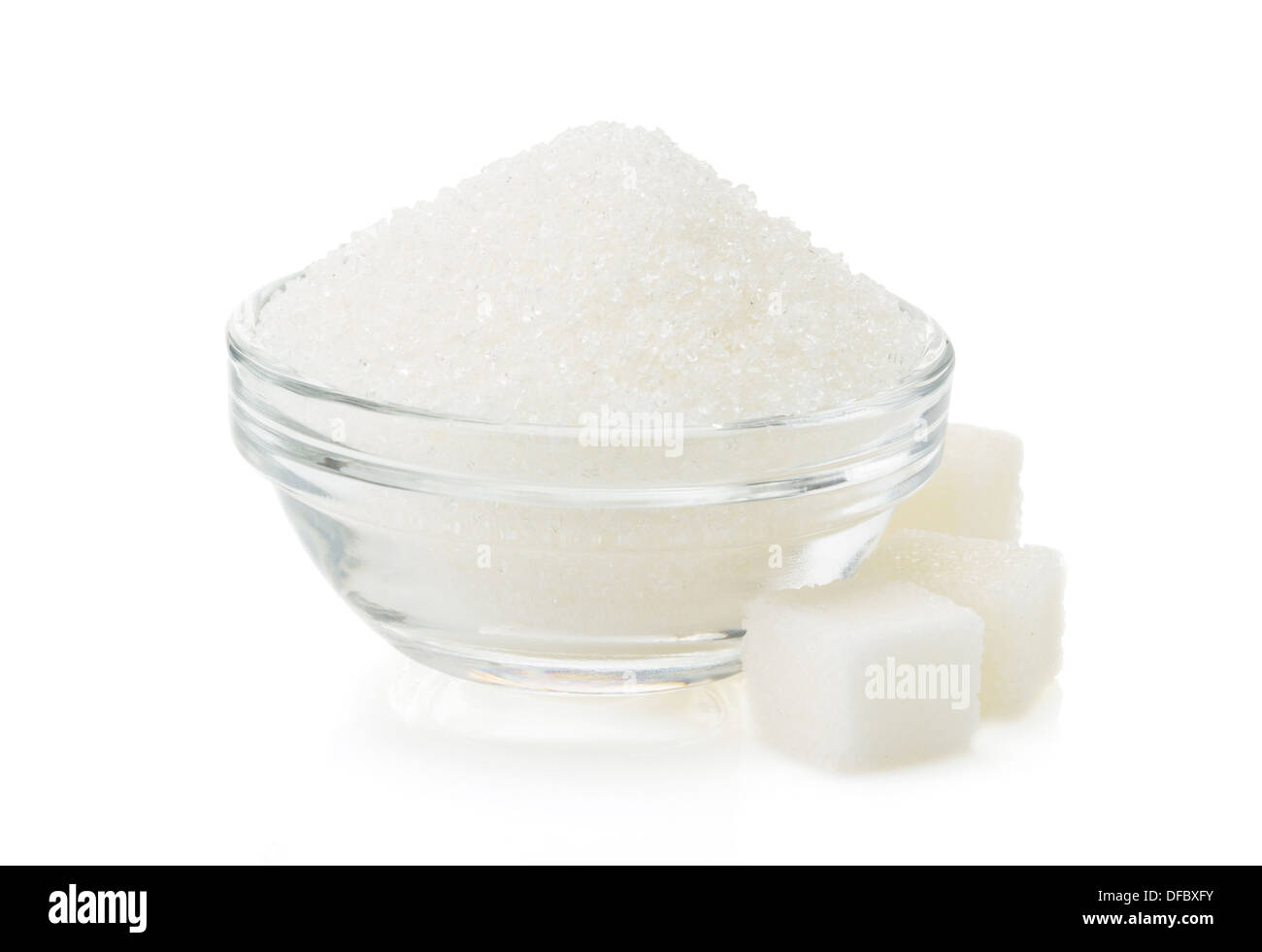 Lo zucchero in un recipiente isolato su sfondo bianco Foto Stock