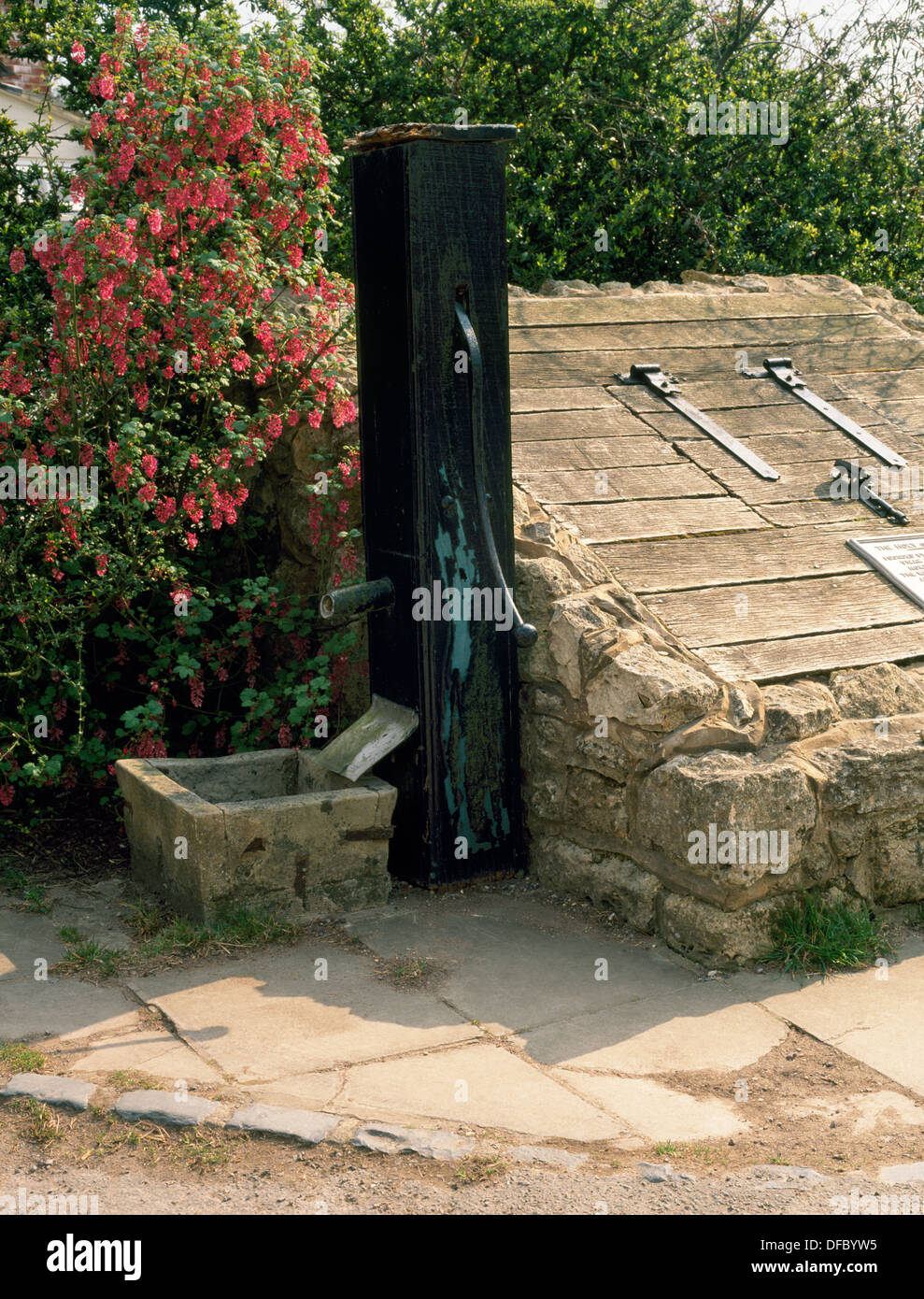 Pozzo santo (Schorne ben) a nord Marston dove Sir John Schorne eseguita miracoli di guarigione; preso aprile 1995, restaurato 2004/5 Foto Stock