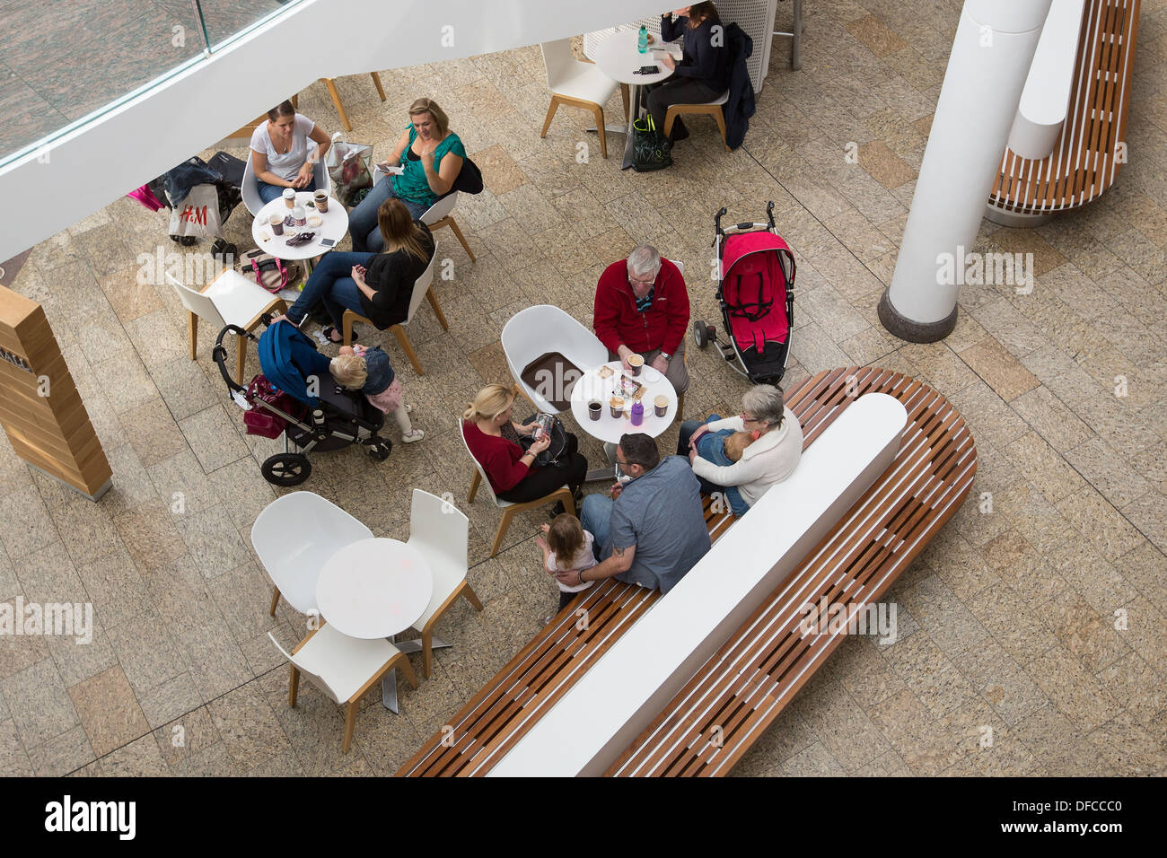 Bristol shopping mall in Regno Unito Inghilterra , Cribbs Causeway leisure retail centro commerciale chiamato The Mall. sud ovest Gloucestershire Foto Stock Bristol shopping mall in Regno Unito Inghilterra , Cribbs Causeway leisure retail centro commerciale chiamato The Mall. sud ovest Gloucestershire Foto Stock