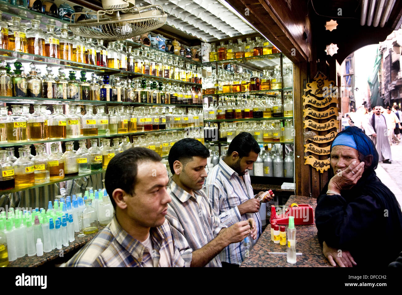 Shopping per profumi in Egitto. Foto Stock