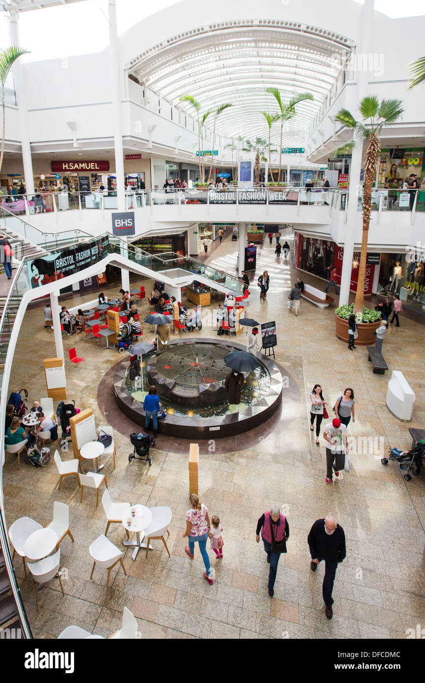 Bristol shopping mall in Regno Unito Inghilterra , Cribbs Causeway leisure retail centro commerciale chiamato The Mall. sud ovest Gloucestershire Foto Stock Bristol shopping mall in Regno Unito Inghilterra , Cribbs Causeway leisure retail centro commerciale chiamato The Mall. sud ovest Gloucestershire Foto Stock