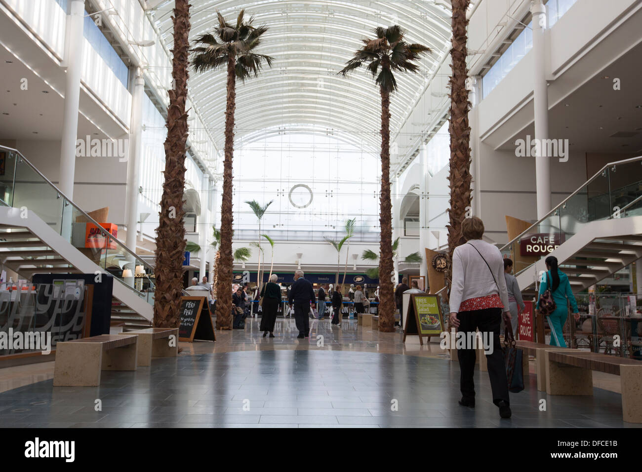 Bristol shopping mall in Regno Unito Inghilterra , Cribbs Causeway leisure retail centro commerciale chiamato The Mall. sud ovest Gloucestershire Foto Stock Bristol shopping mall in Regno Unito Inghilterra , Cribbs Causeway leisure retail centro commerciale chiamato The Mall. sud ovest Gloucestershire Foto Stock