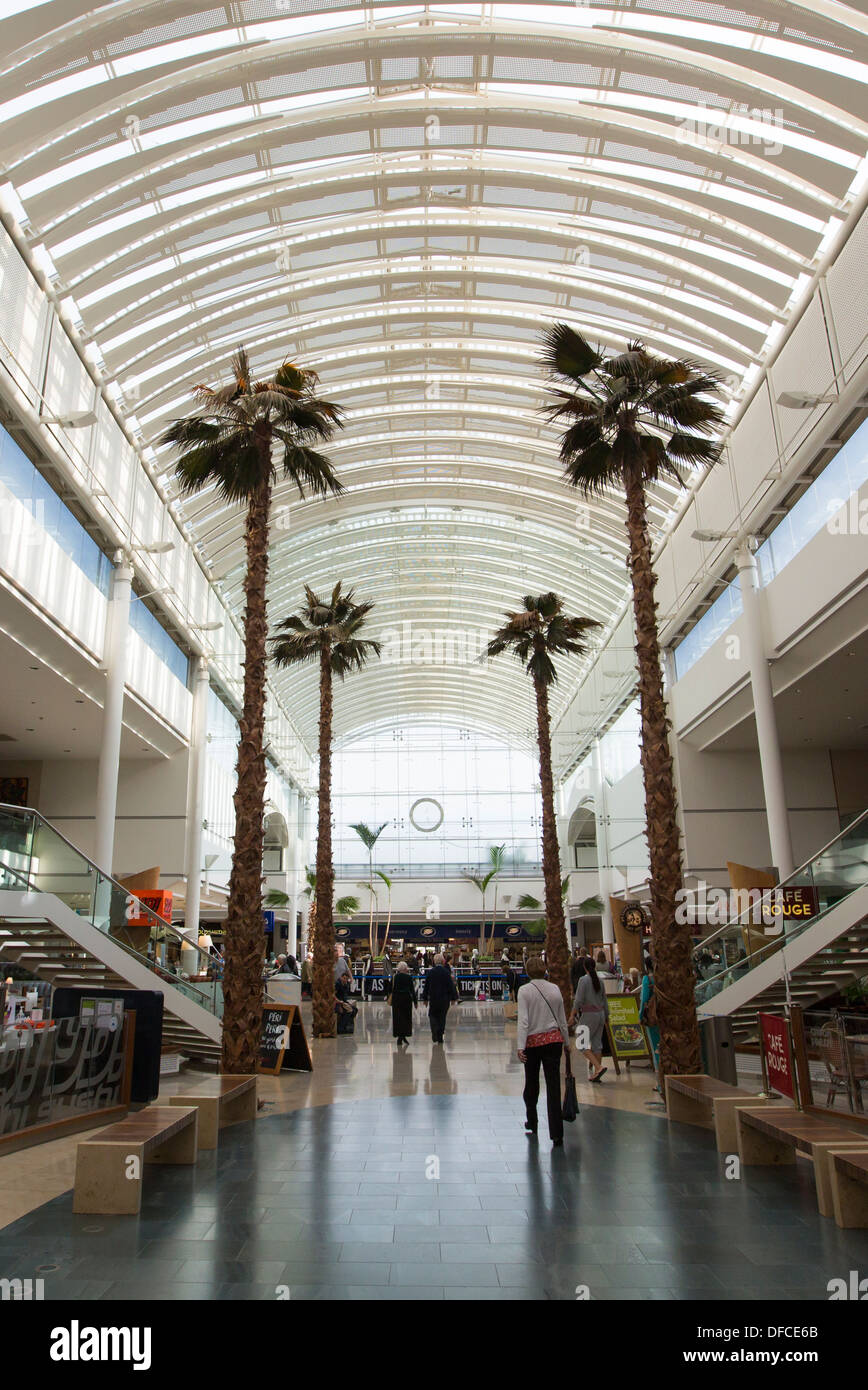 Bristol shopping mall in Regno Unito Inghilterra , Cribbs Causeway leisure retail centro commerciale chiamato The Mall. sud ovest Gloucestershire Foto Stock Bristol shopping mall in Regno Unito Inghilterra , Cribbs Causeway leisure retail centro commerciale chiamato The Mall. sud ovest Gloucestershire Foto Stock