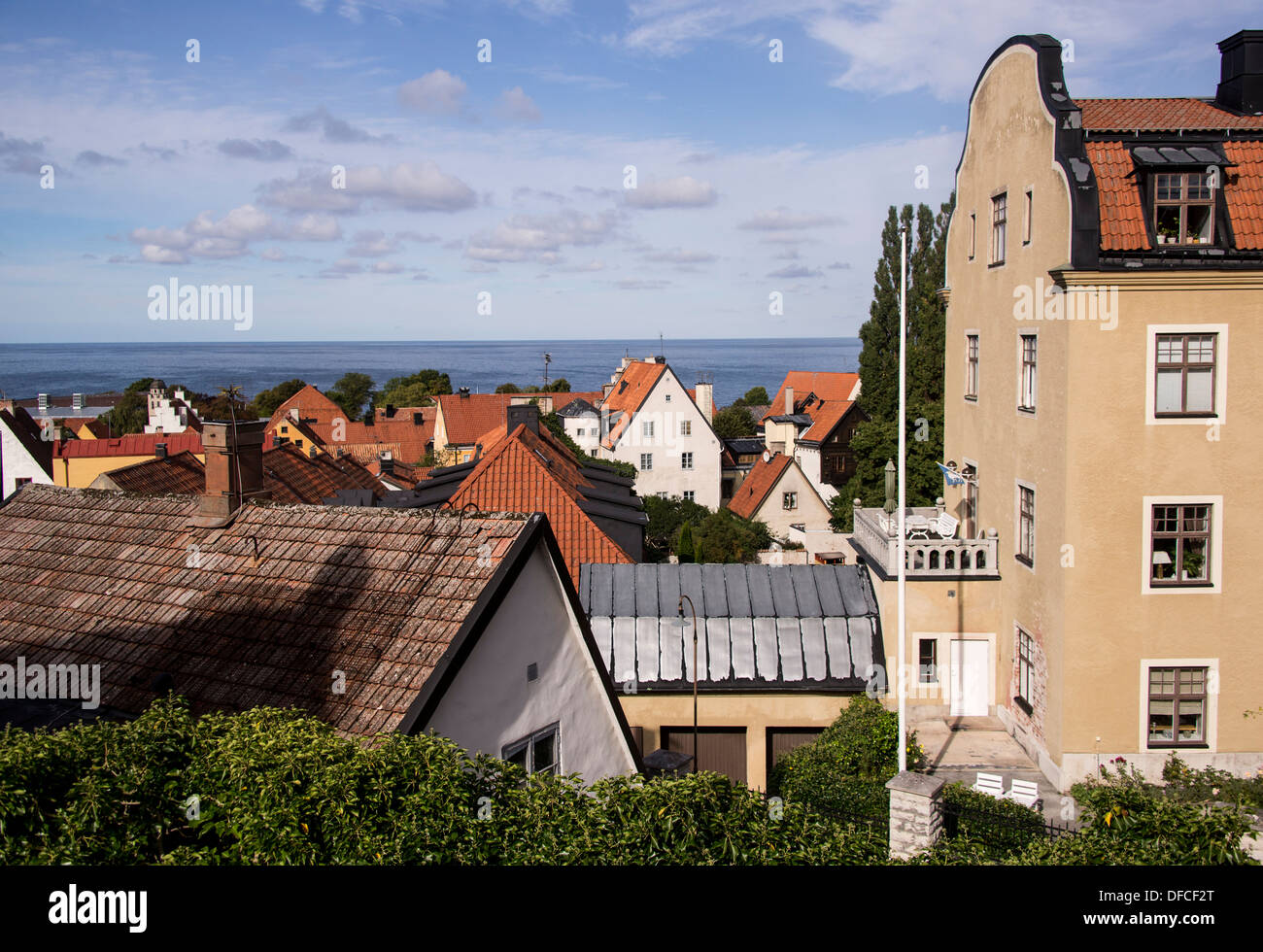 Vista sulla città anseatica di Visby si affaccia sul porto sull'isola svedese di Gotland int il Balic Sea Foto Stock