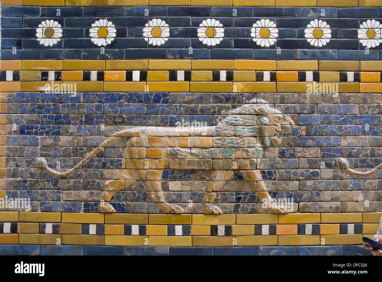 Ishtar gate lion immagini e fotografie stock ad alta risoluzione - Alamy