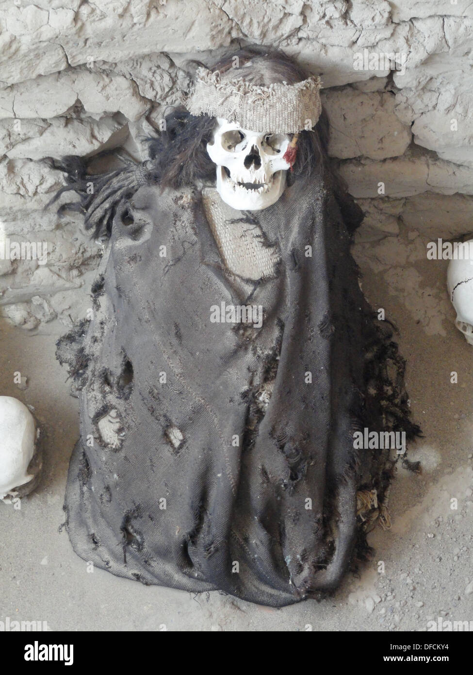 Mummificato resti umani nel cimitero di Chauchilla vicino a Nazca, Perù Foto Stock