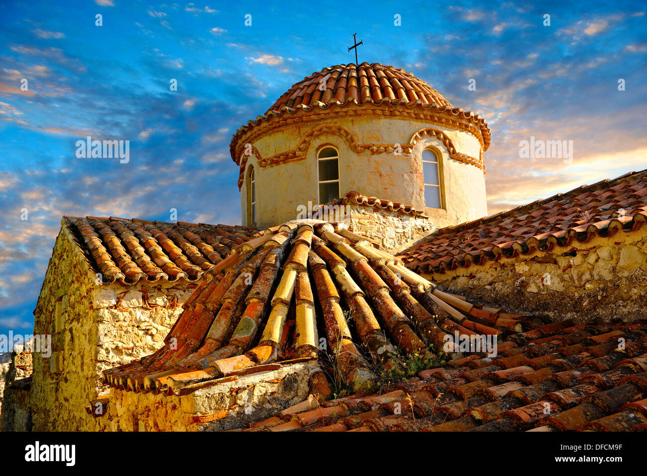 L'esterno della chiesa bizantina di Mistra , Sparta, del Peloponneso, della Grecia. Un sito Patrimonio Mondiale dell'UNESCO Foto Stock
