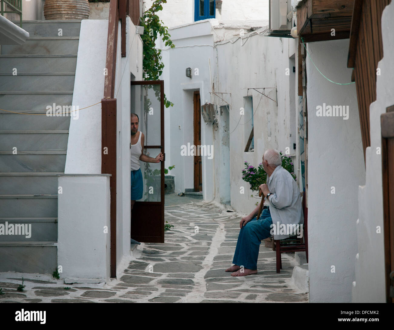 Il grazioso piccolo stradine di Parikia,sull'isola Greca di Paros Foto Stock