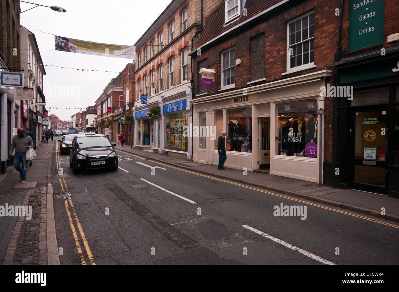 Visualizza in basso l'Area dello Shopping del Bourough In farnham centro città Surrey in Inghilterra REGNO UNITO Foto Stock