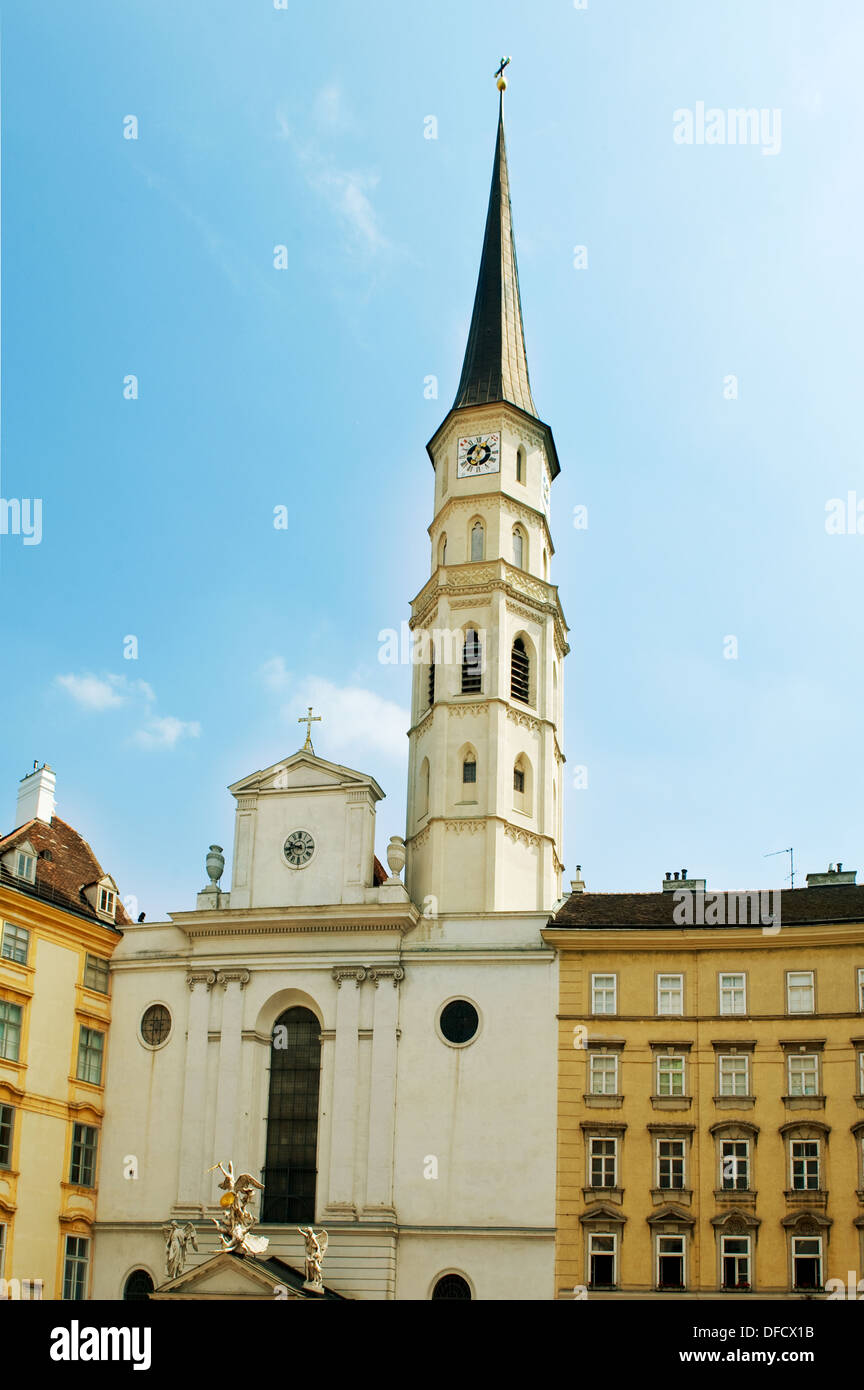 Chiesa di St. Michael (Michaelerkirche) a Vienna, in Austria Foto Stock