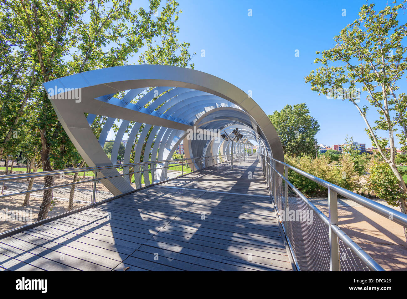 Famoso ponte di Arganzuela a Madrid Rio Park, Madrid, Spagna Foto Stock