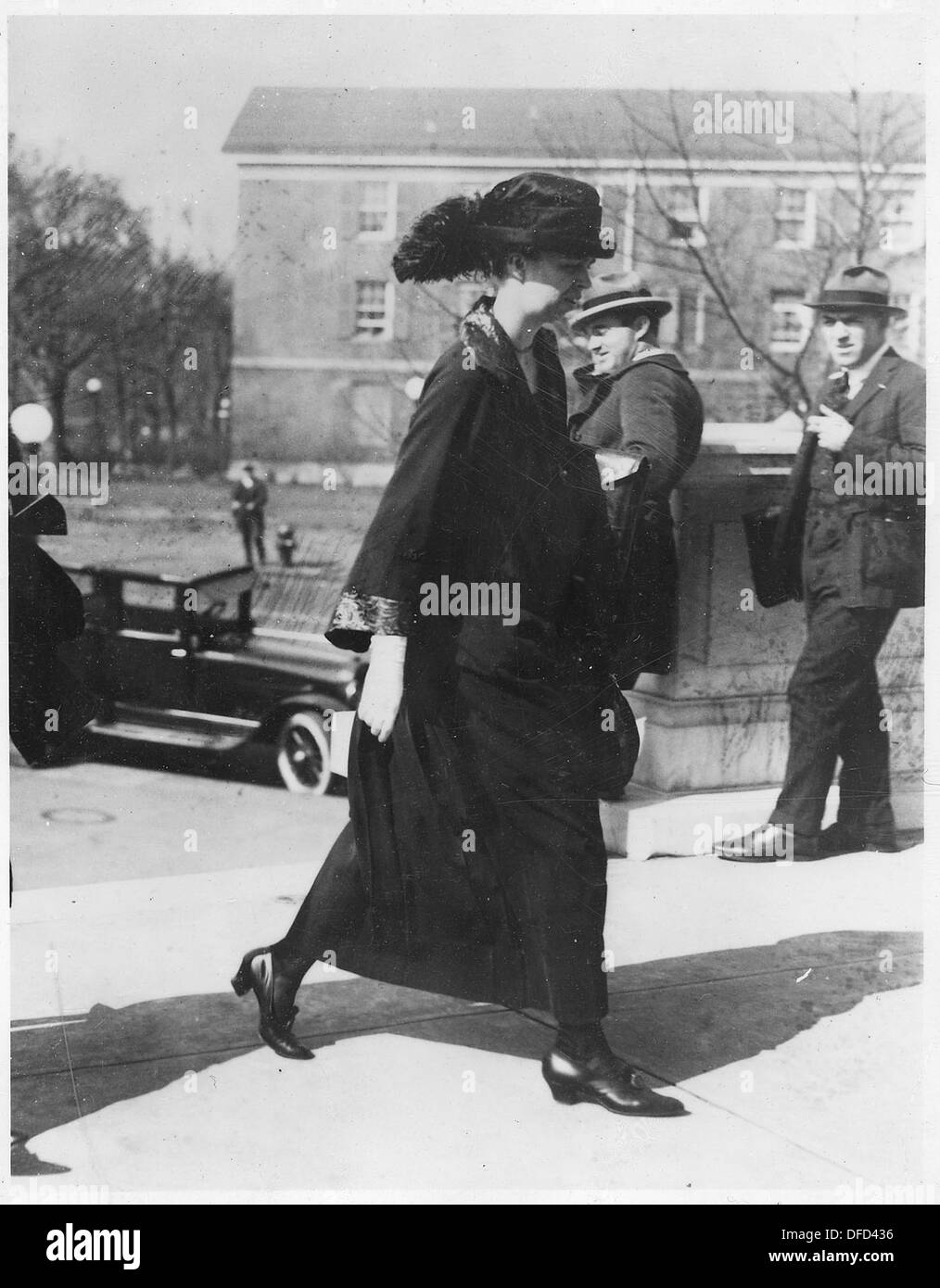 Eleanor Roosevelt viene catturata a Washington, D.C., durante la metà del XX secolo, riflettendo la sua influenza e il suo ruolo nella politica americana e nella difesa dei diritti civili. Foto Stock