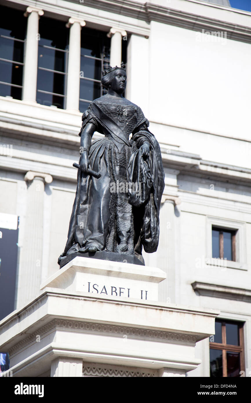 La regina Isabel statua alla Opera House di Madrid Spagna españa ella Commissione la costruzione dell'Opera House Foto Stock
