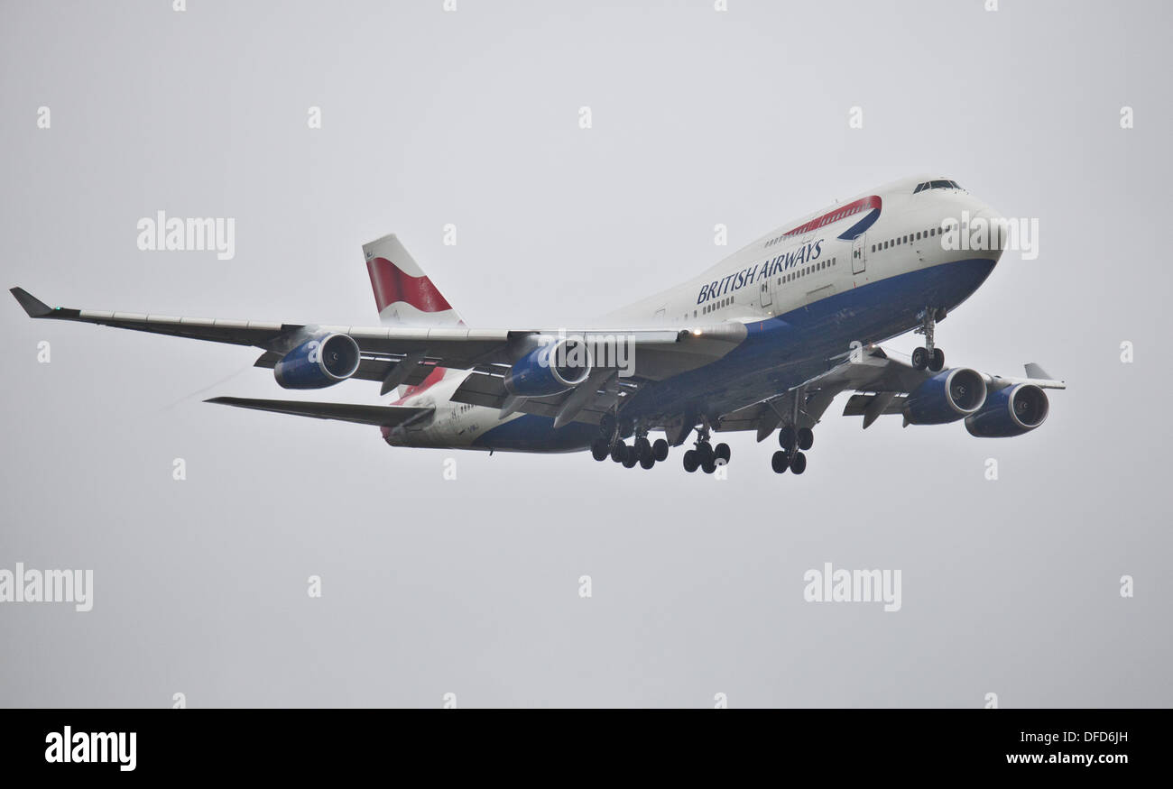 British Airways Boeing 747 G-BNLJ venuta in terra a aeroporto di Heathrow LHR Foto Stock