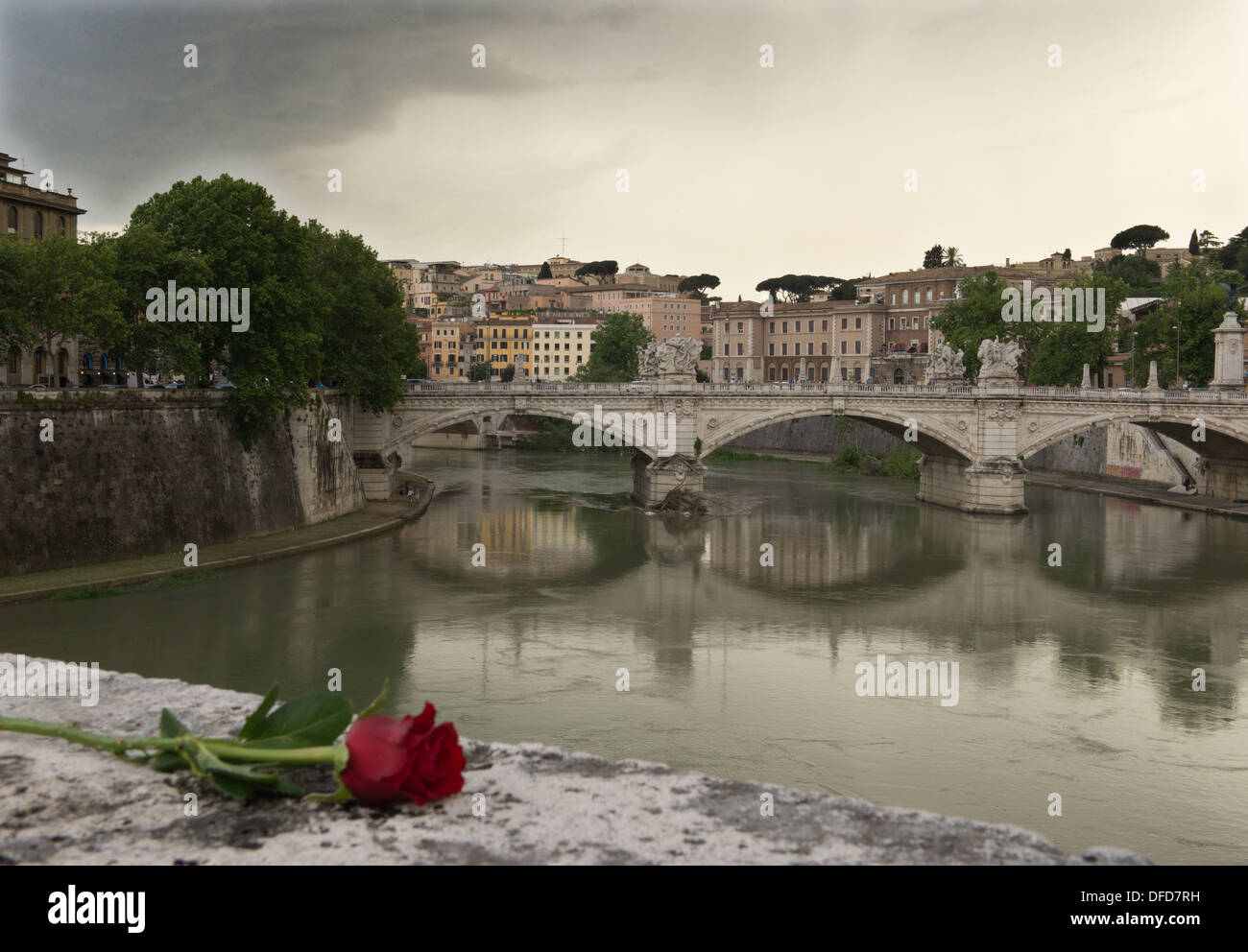 Il fiume Tevere Roma Foto Stock