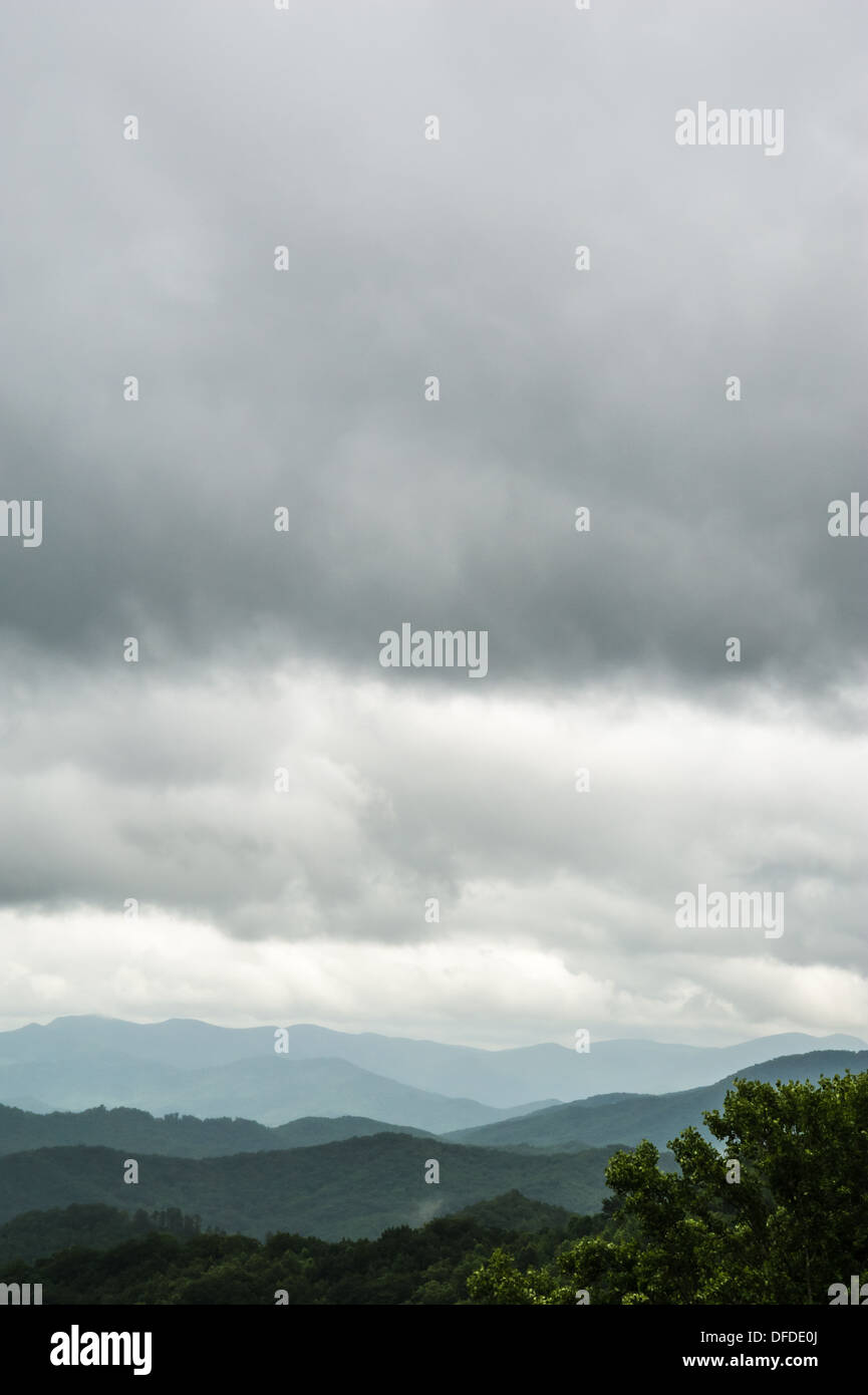 Vista panoramica della Nantahala National Forest nelle Blue Ridge Mountains della catena degli Appalachi. (USA) Foto Stock