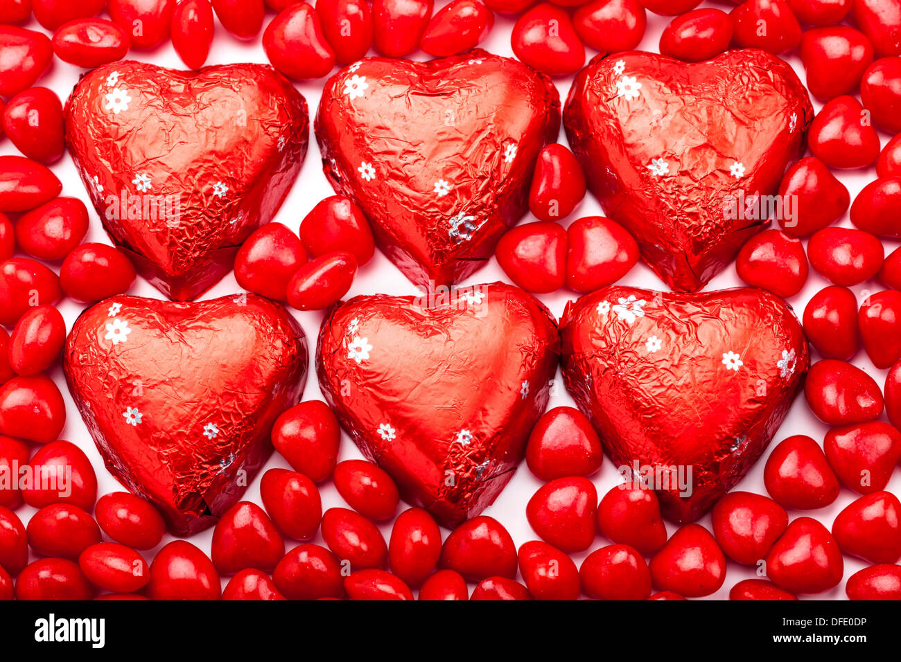 Cioccolatini san valentino con cuori di cioccolato immagini e