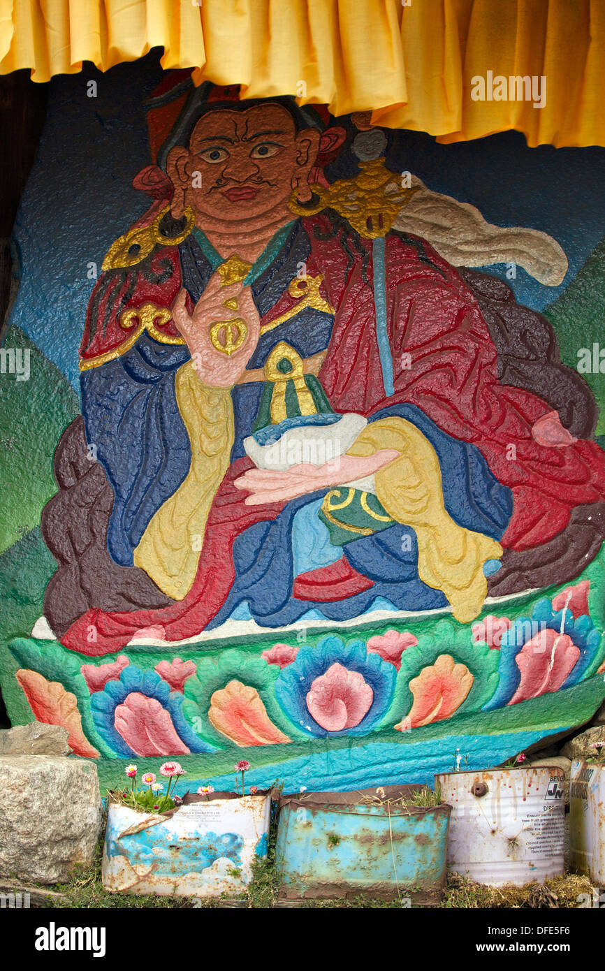 Pittura buddista sull esterno del monastero di Namche, Namche Bazaar, Nepal, Asia Foto Stock