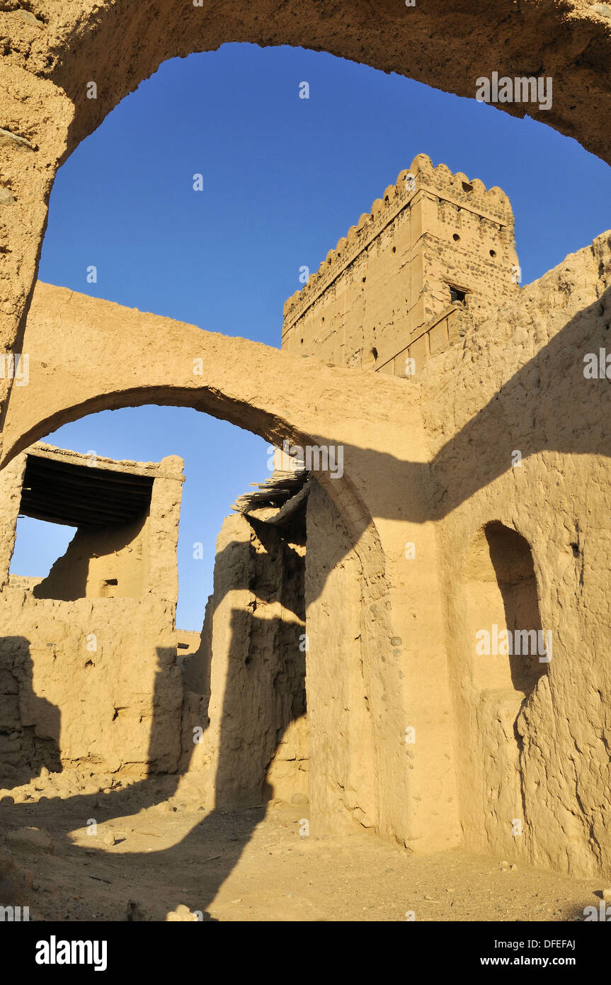 RM, concesso in licenza, nessuna proprietà release - solo editoriale. storica fortificazione di adobe, vecchia di Sinaw, Sharqiya regione, Foto Stock