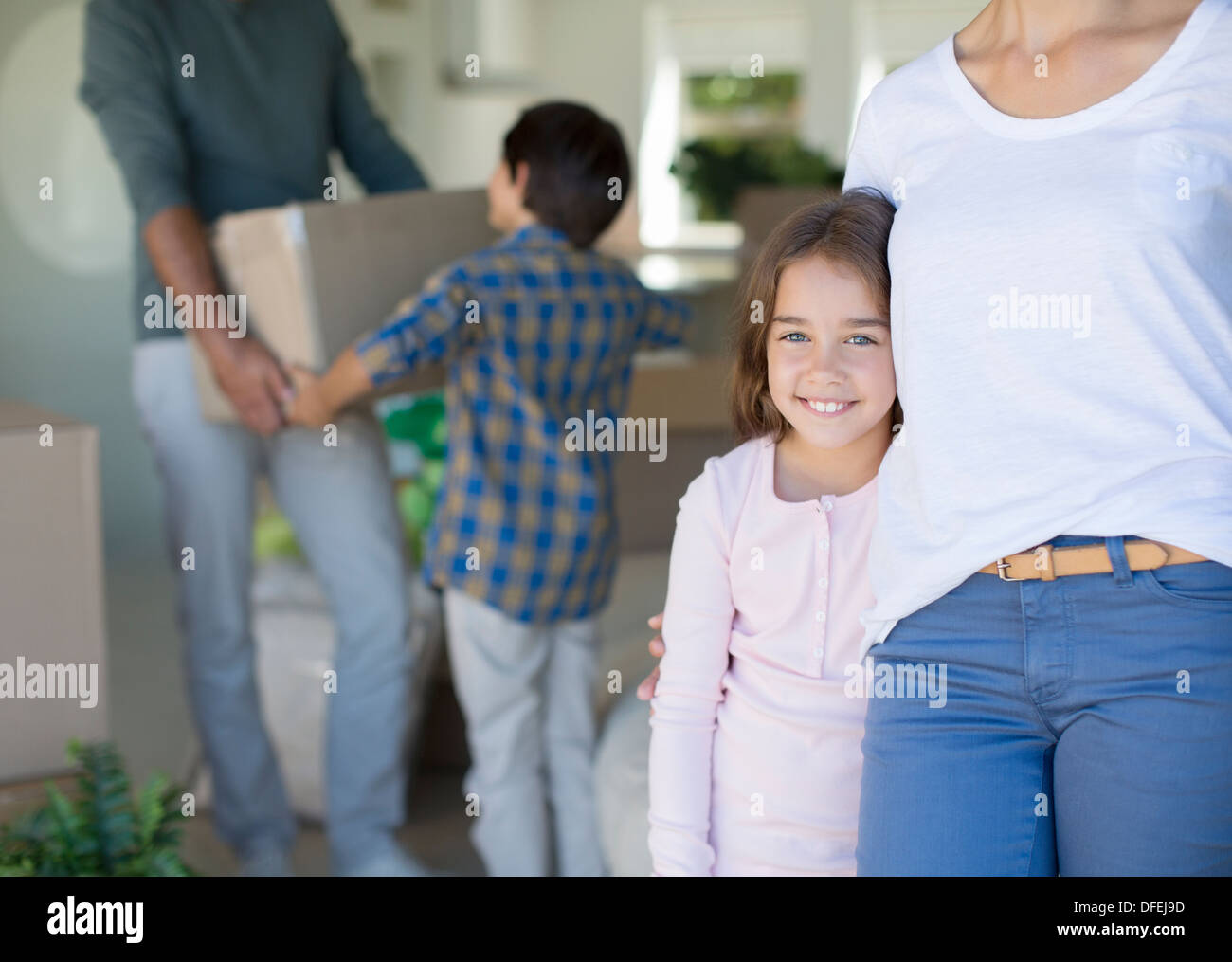 Famiglia in movimento nella nuova casa Foto Stock