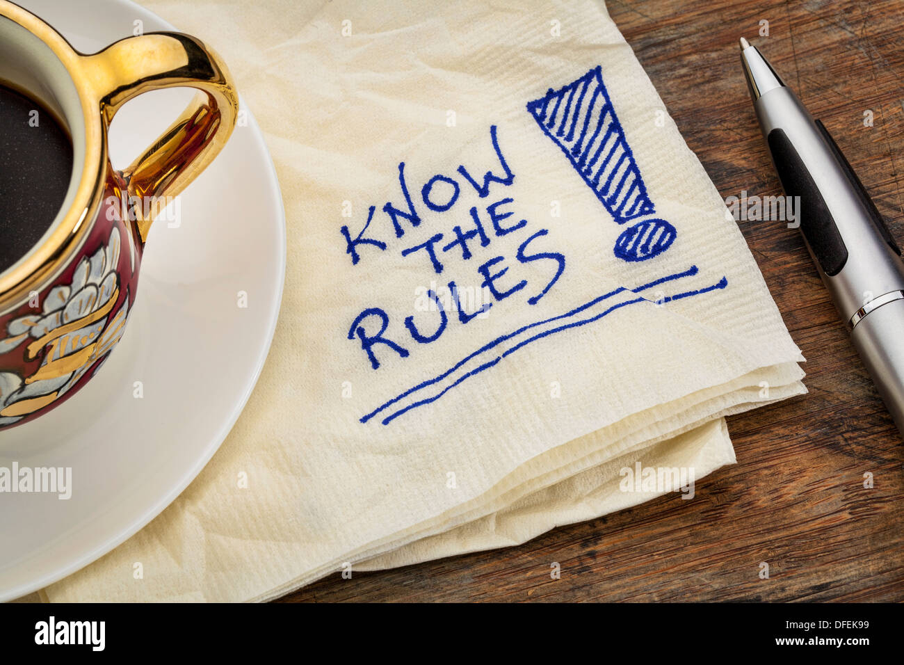 Conoscere le regole promemoria - un tovagliolo doodle con una tazza di caffè espresso Foto Stock
