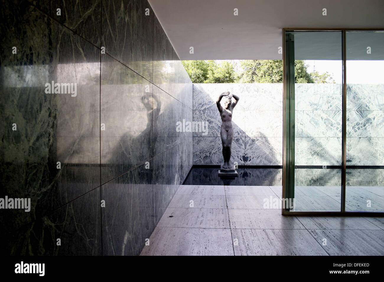 Georg Kolbe scultura. Mies van der Rohe pavilion. Barcelona, Spagna Foto Stock