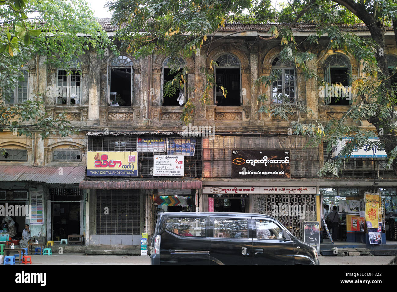 Le facciate del vecchio Yangon Foto Stock
