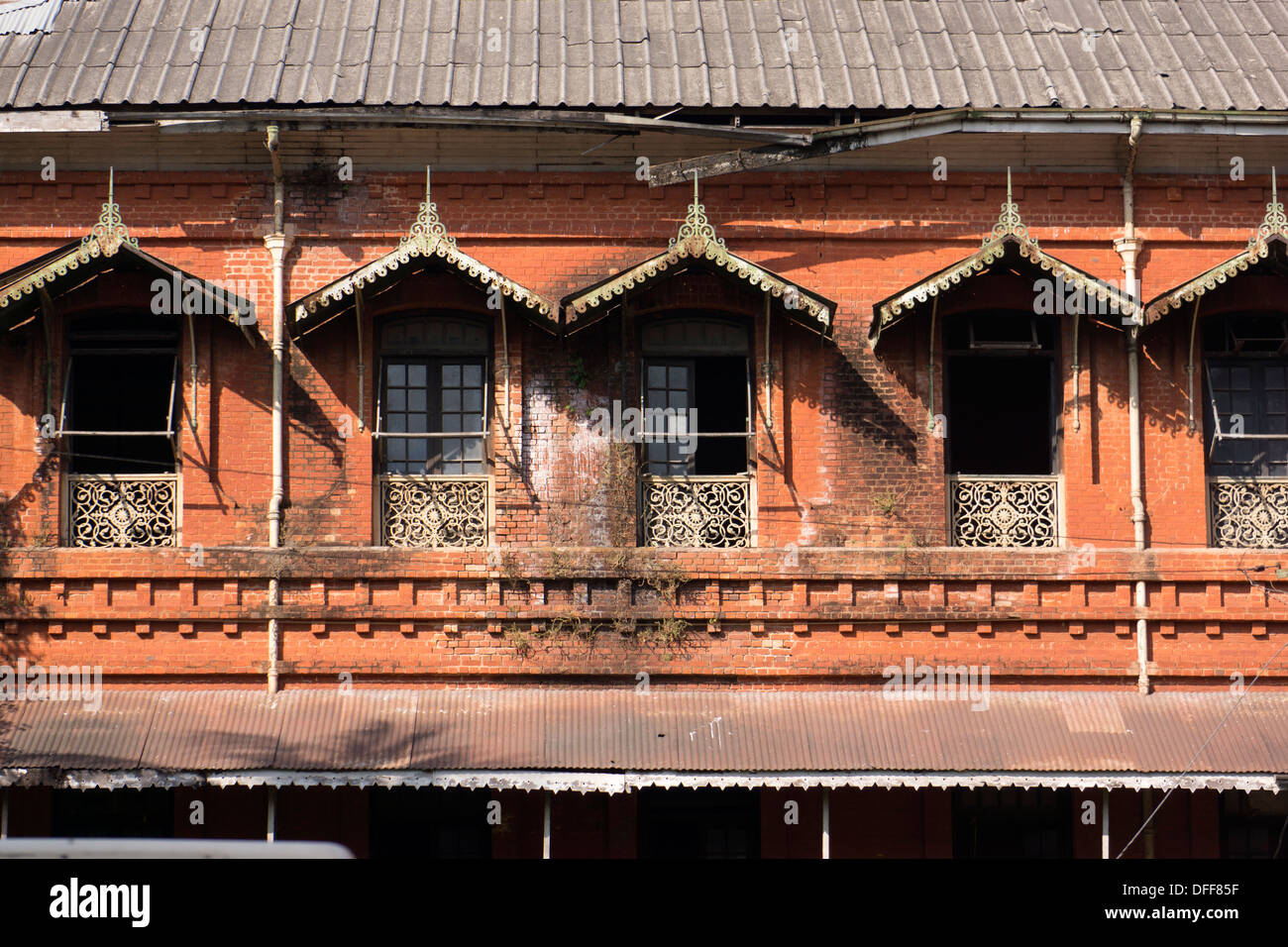 Vecchia Stazione Ferroviaria Yangon, Rangoon, Birmania Foto Stock