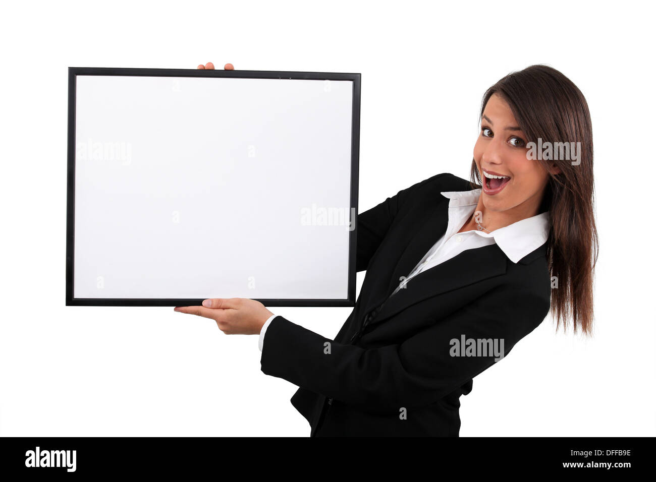 Giovani che mostra cornice bianca Foto Stock