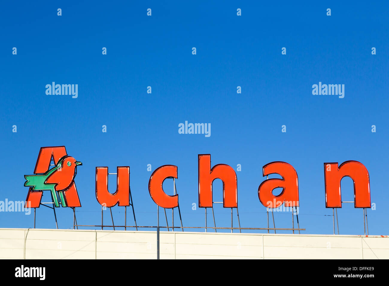 Supermercato Auchan segno, Grande-Synthe, Nord-Pas-de-Calais, Francia Foto Stock