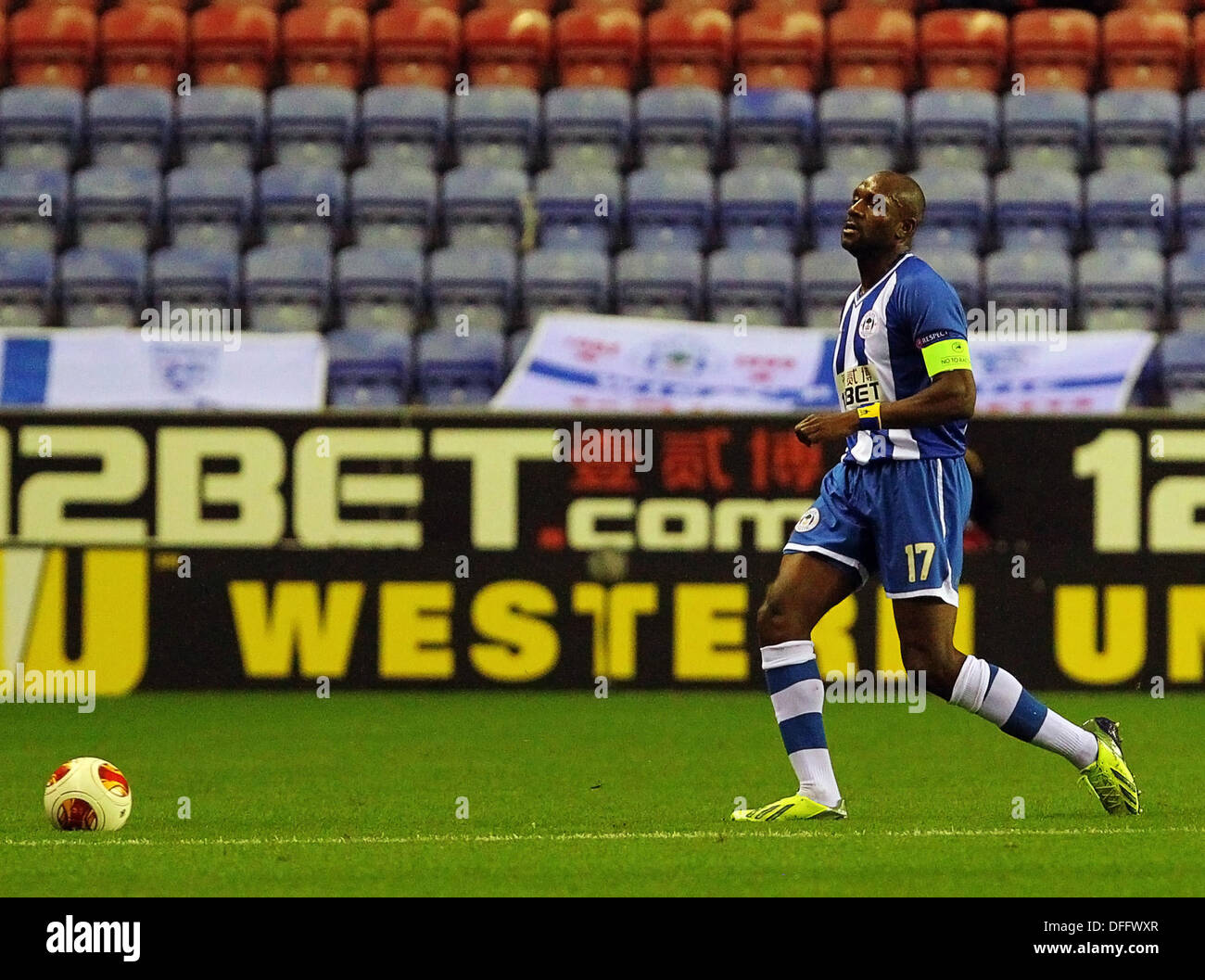 Wigan, Regno Unito. 03 ott 2013. Emmerson Boyce di Wigan atletico durante l'Europa League tra Wigan atletico e NK Maribor dalla DW Stadium. © Azione Sport Plus/Alamy Live News Foto Stock