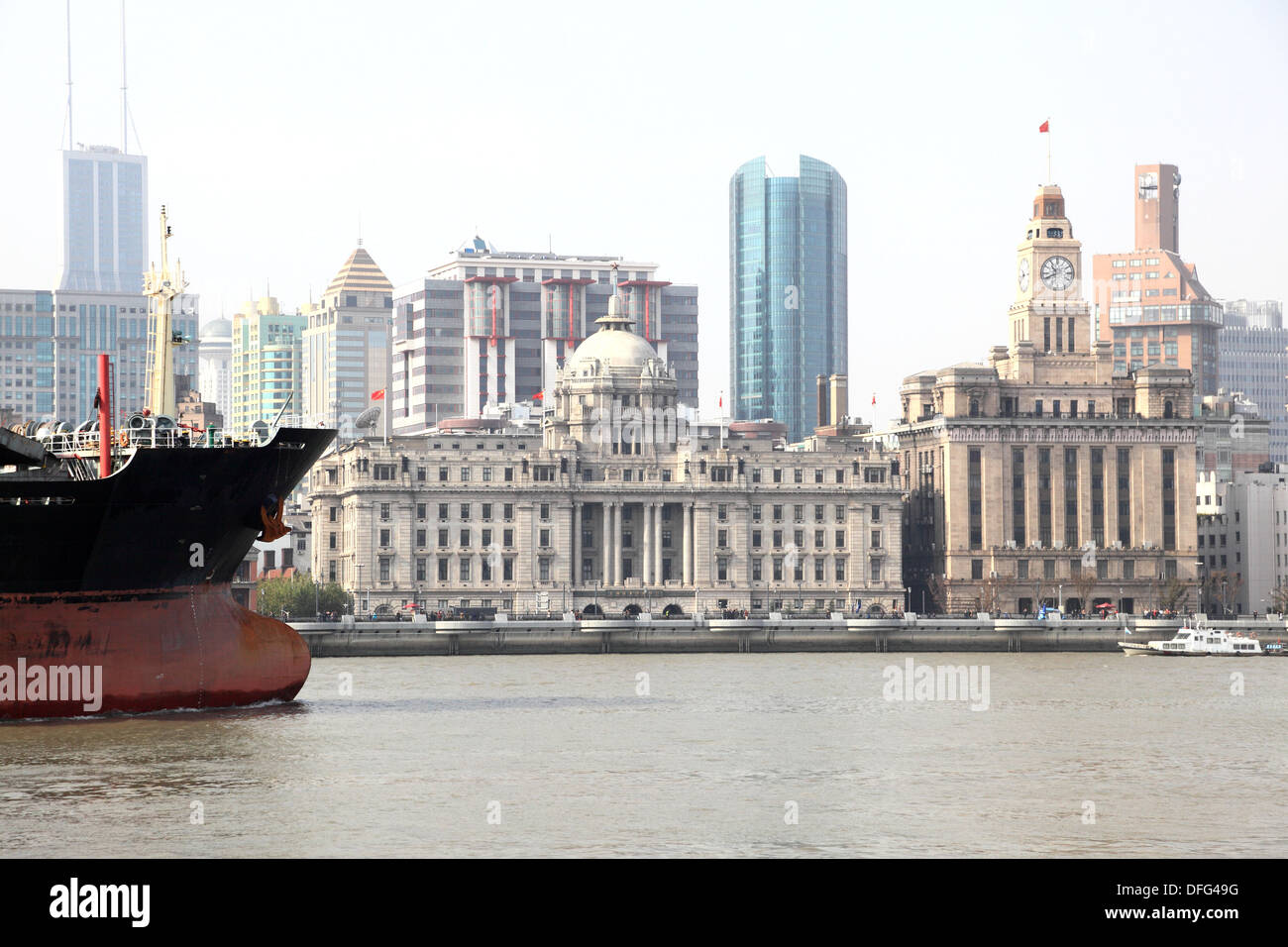 Barcone sul fiume Huangpu a Shanghai in Cina Foto Stock