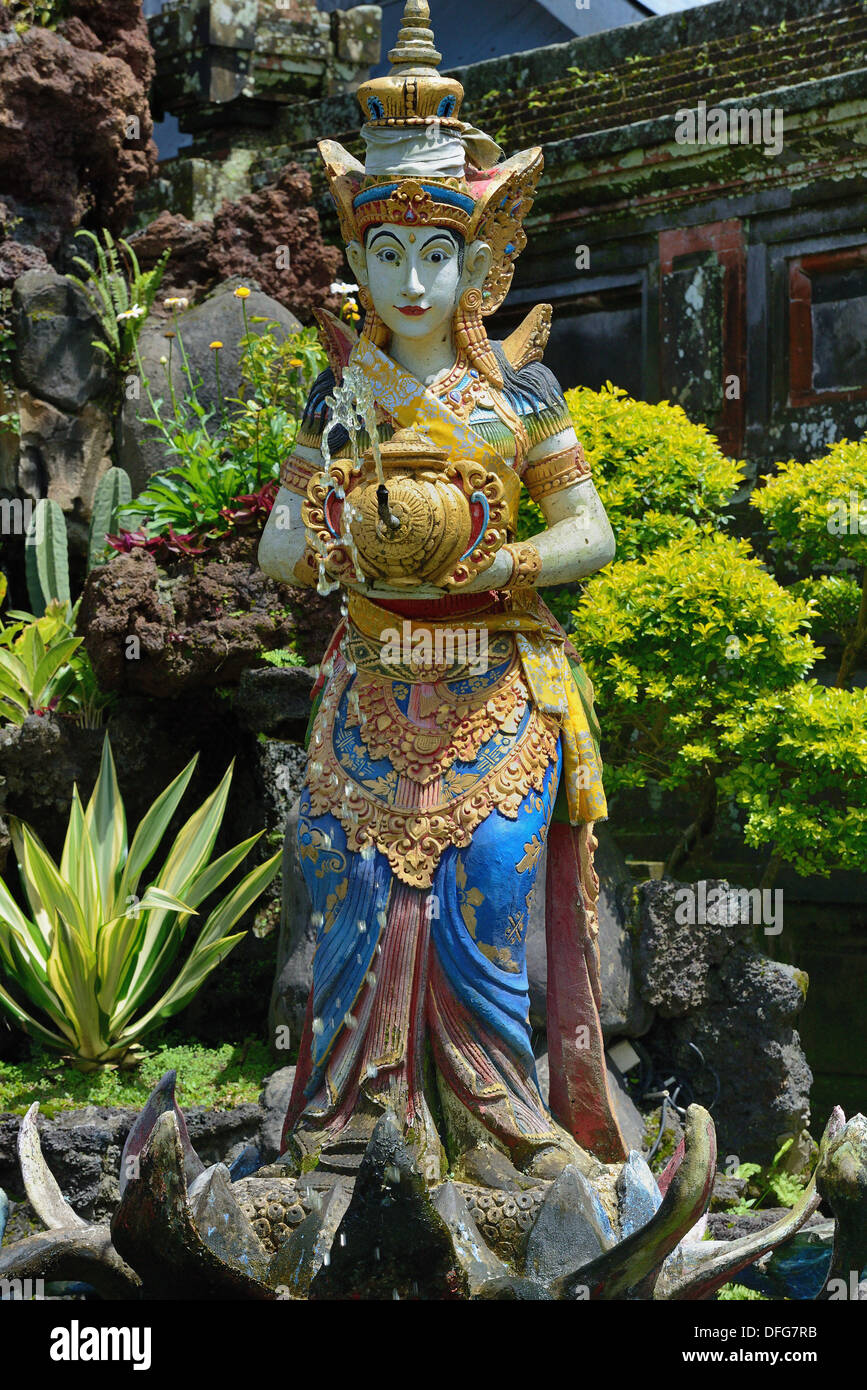 Indonesia, isola di Bali, la statua della dea protettrice della Lago Batur alla pura Ulun Danu Batur tempio Foto Stock