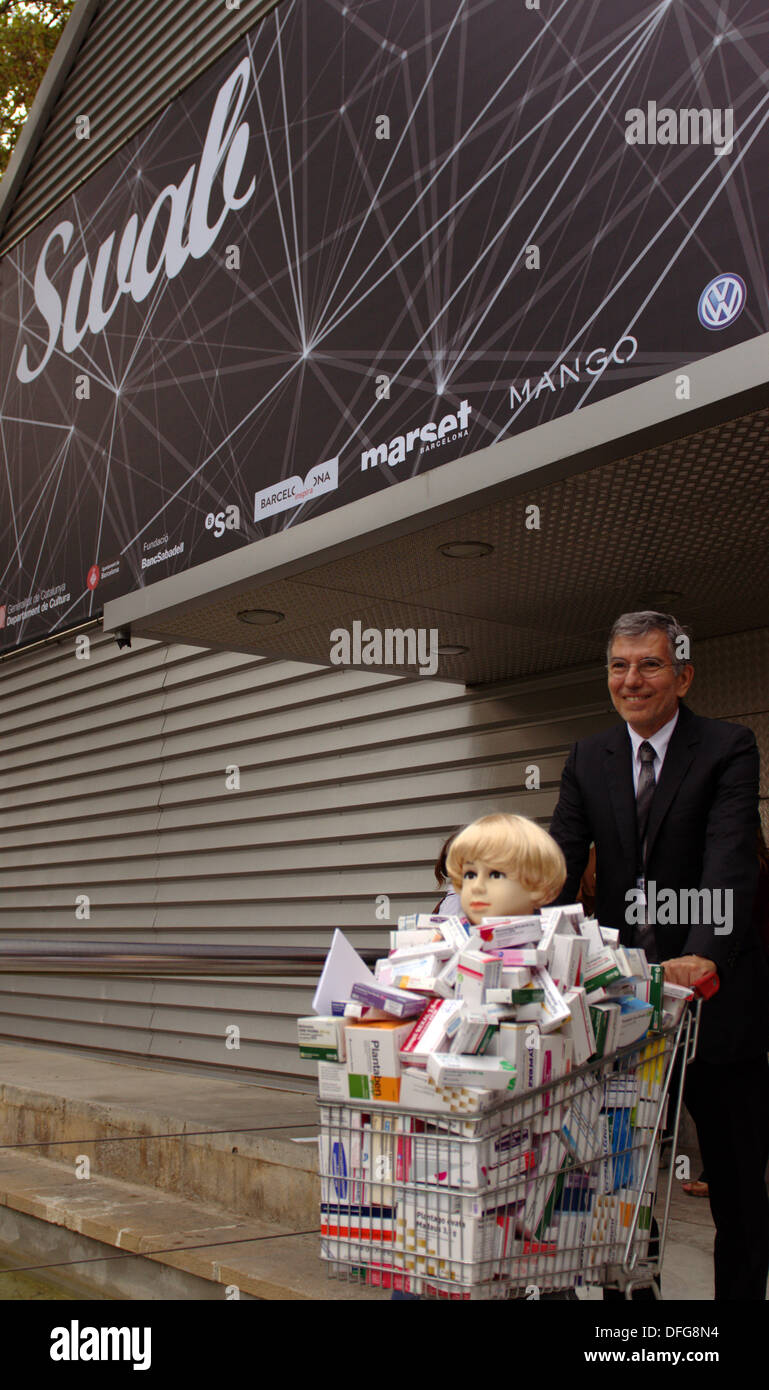 Barcellona, Spagna. Il 3 ottobre 2013. . Tampone, la Fiera Internazionale di Arte Contemporanea di Barcellona fino al 6 ottobre. Tampone, la Fiera Internazionale di Arte Contemporanea di Barcellona fino al 6 ottobre. Tampone è una fiera di arte contemporanea fondata da un collezionista d'arte, che fornisce una vista dal punto di vista del visitatore e il destinatario del lavoro. Propone di rompere l'immagine che talvolta circonda il mondo di arte contemporanea che lo rende più accessibile al pubblico in generale. Fco Javier Rivas / Alamy Live News Foto Stock