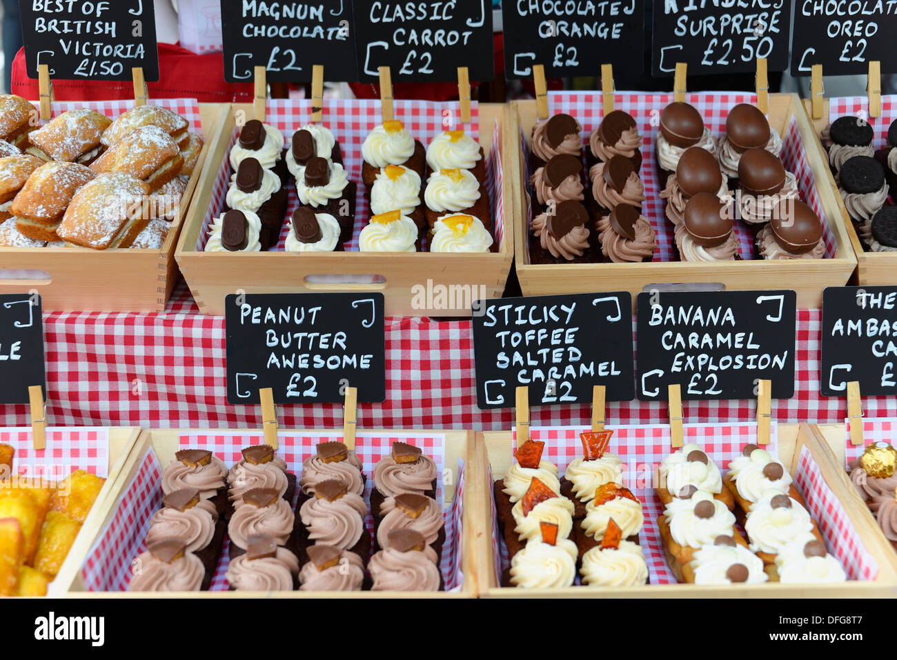 La pasticceria in vendita su un mercato in stallo in Covent Garden di Londra, regione di Londra, England, Regno Unito Foto Stock