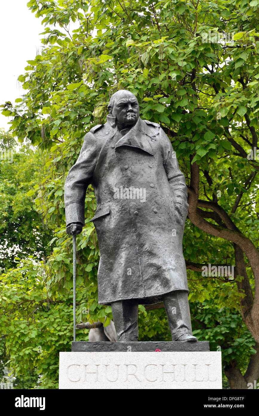 Statua di Sir Winston Churchill, Londra, regione di Londra, England, Regno Unito Foto Stock