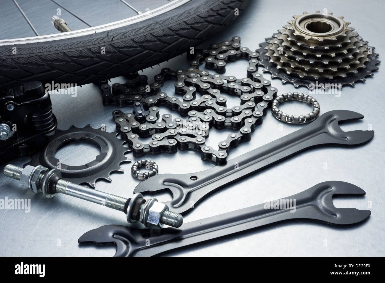 Bike riparazione. I pezzi di ricambio e utensili. Foto Stock