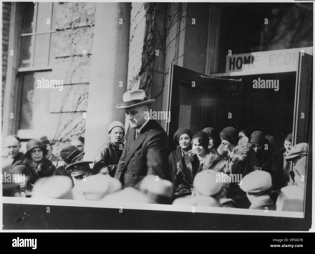 Il presidente Franklin D. Roosevelt visitò Ithaca, New York, durante la sua presidenza, impegnandosi con funzionari locali e cittadini. Foto Stock