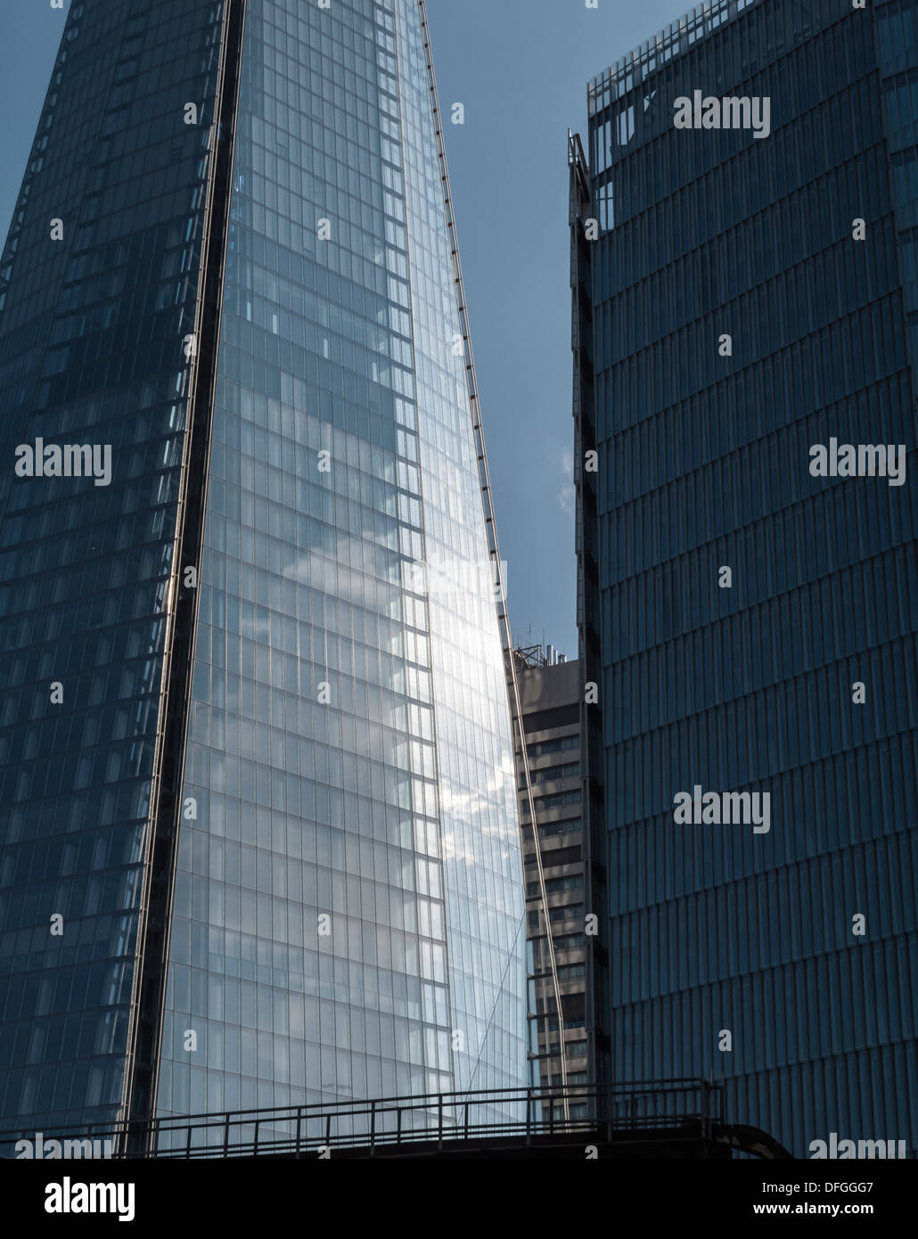 La Shard, un iconico 87 piani di grattacielo vicino al London Bridge, Londra, Regno Unito, a 306m (1004 ft) l'edificio più alto nell'UE. Foto Stock