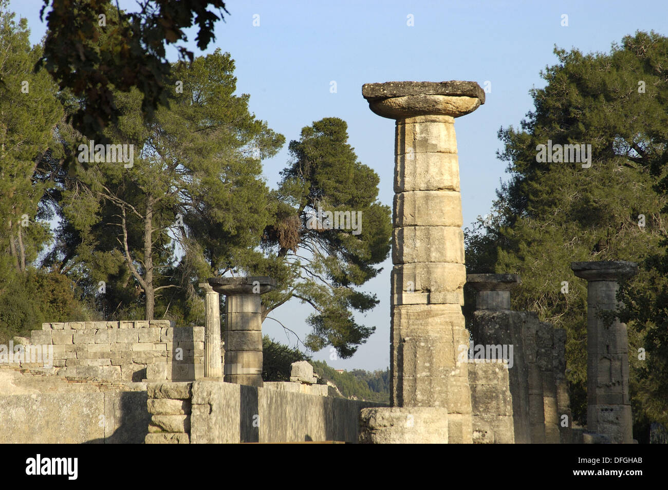 Tempio di Hera, rovine dell antica Olympia. Peloponneso. La Grecia Foto Stock