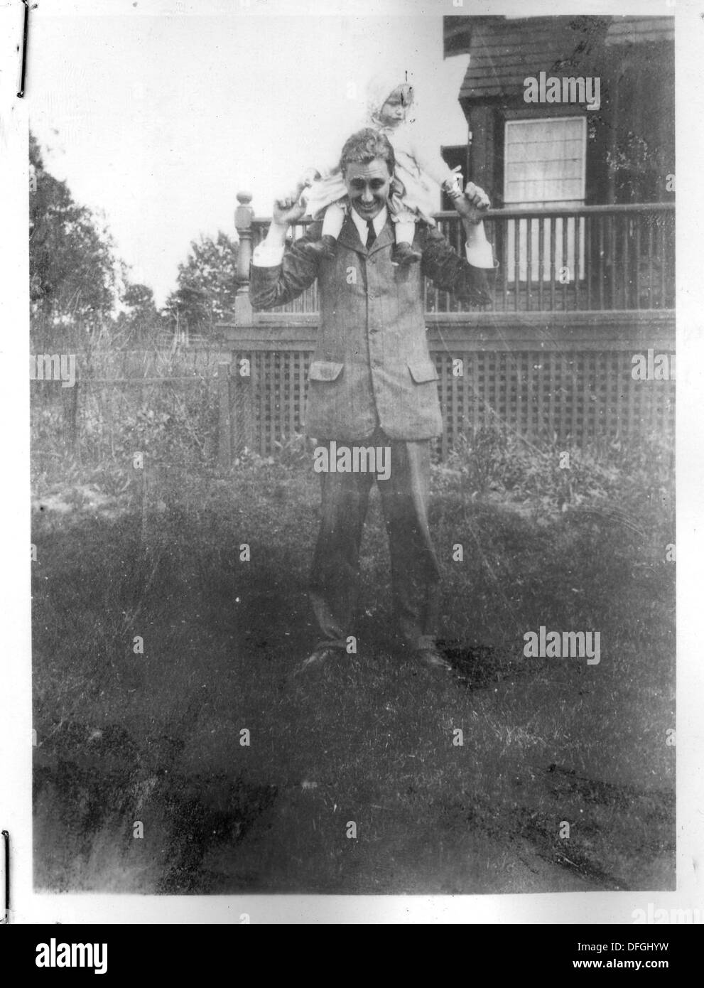 Il presidente Franklin D. Roosevelt e sua figlia Anna sono ritratti insieme nella loro residenza estiva a Campobello, New Brunswick, riflettendo il loro legame familiare e il tempo trascorso nel sito storico. Foto Stock