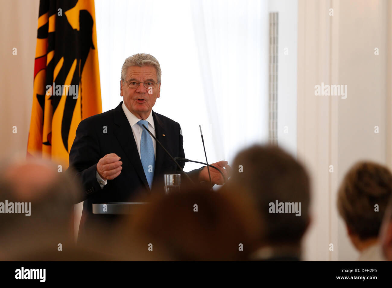 Berlino, Germania. Ottobre 4th, 2013. Discorso del Presidente tedesco Joachim Gauck alla cerimonia ufficiale dell'Ordine al Merito della Repubblica federale di Germania in occasione del Giorno dell'unità tedesca presso il Palazzo Bellevue a Berlino. / Picutre: Foto Stock