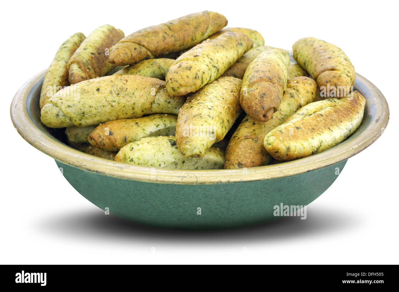 Biscotti secchi di ortica in un vaso di argilla Foto Stock Biscotti secchi di ortica in un vaso di argilla Foto Stock