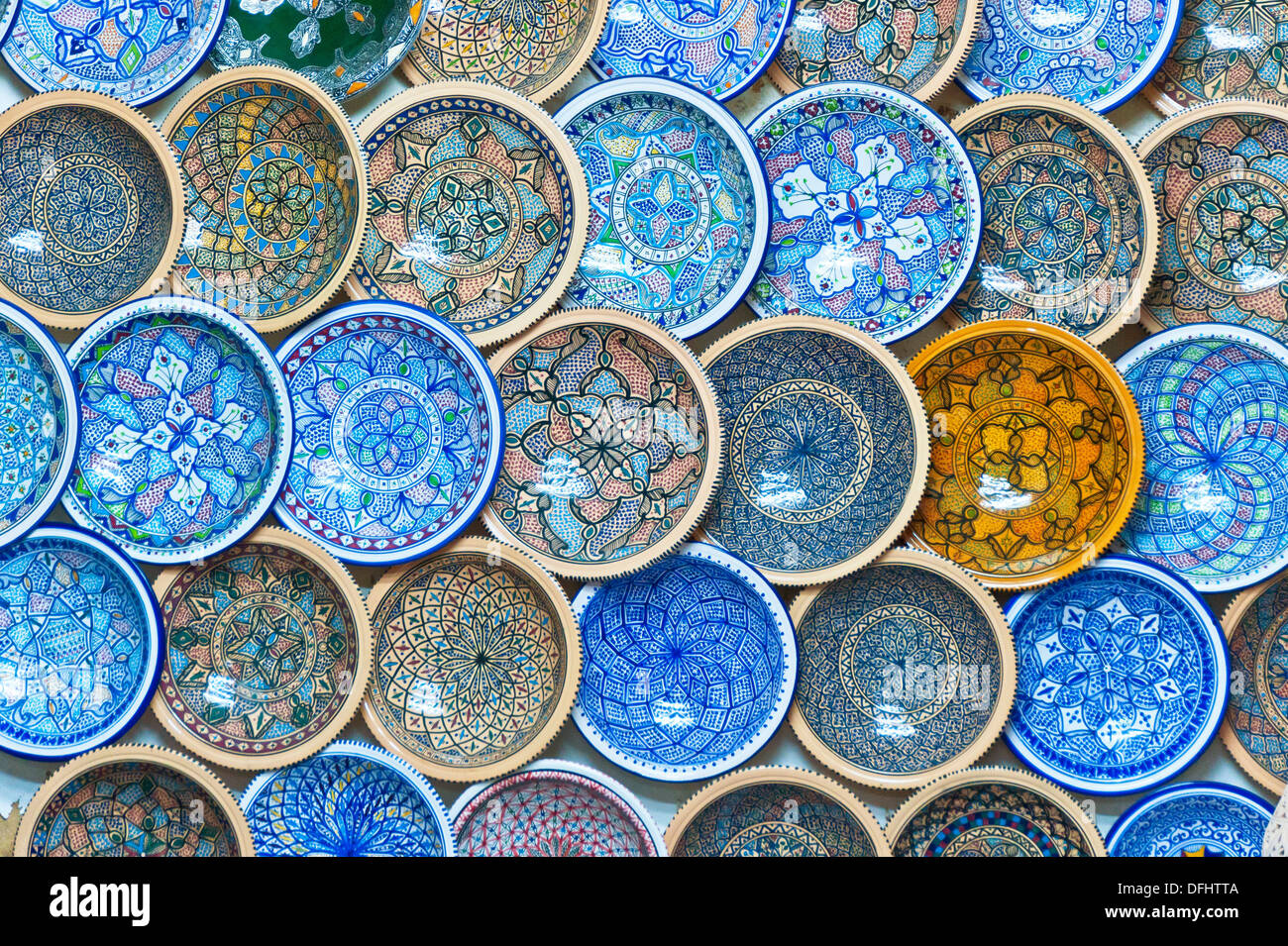 Ceramiche tipiche, piatti decorati, Tunisia Foto stock - Alamy